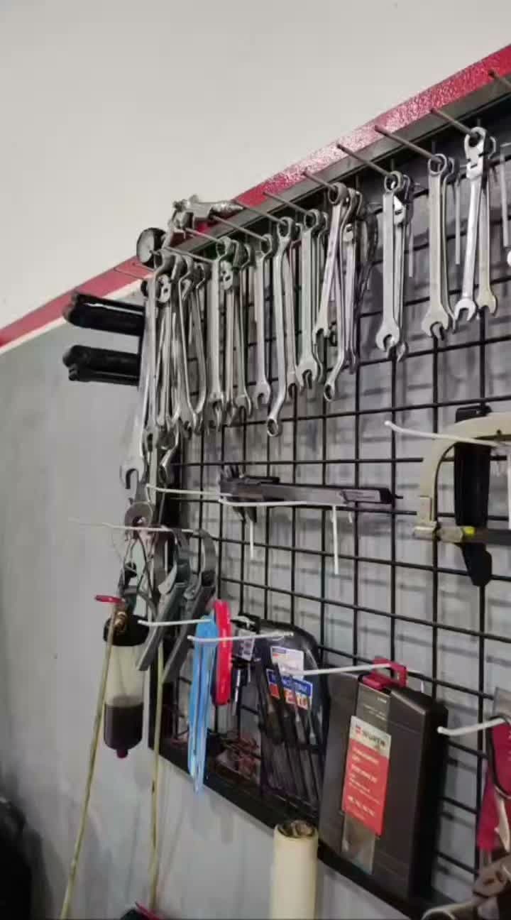 Organização de ferramentas e equipamentos na oficina da NS Câmbio Automático